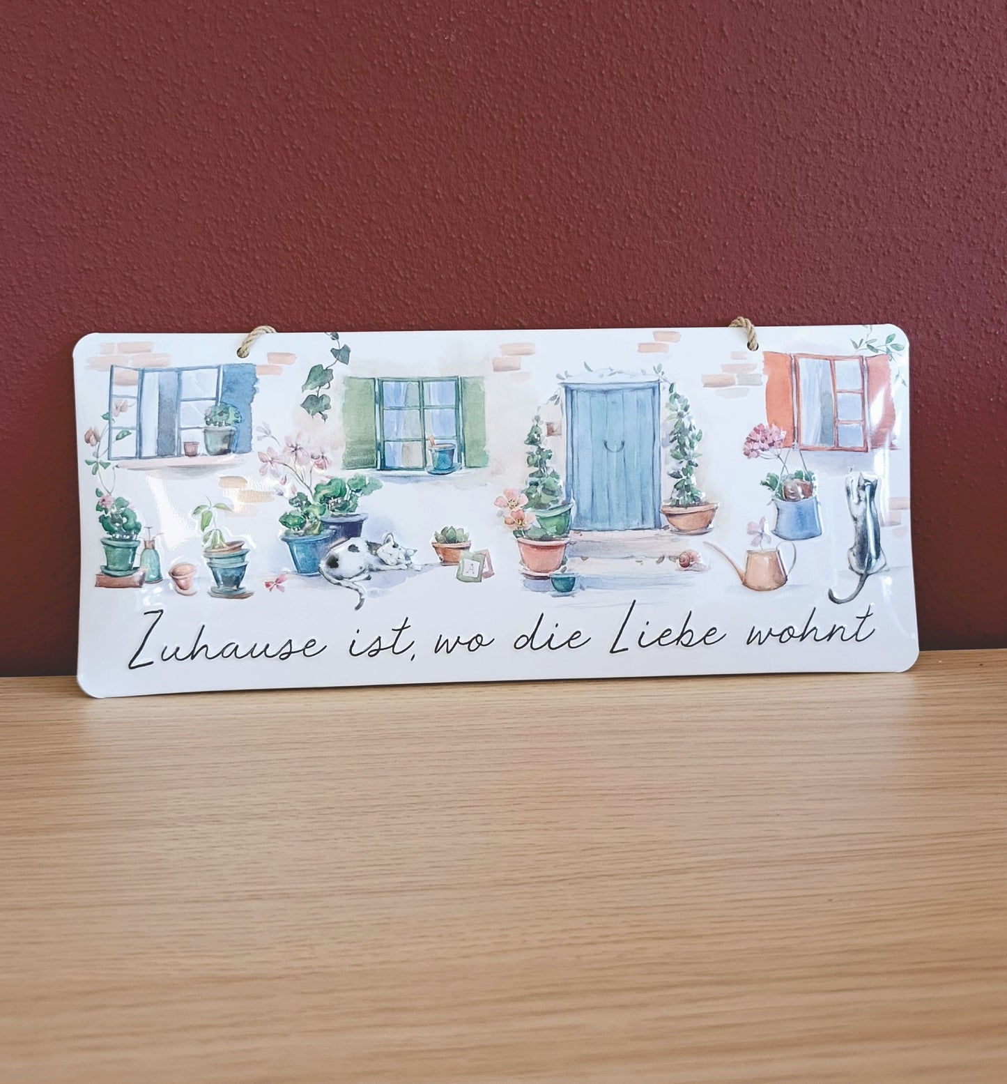 Blechschild „Zuhause ist, wo die Liebe wohnt“ – Toskanischer Stil mit Katzen