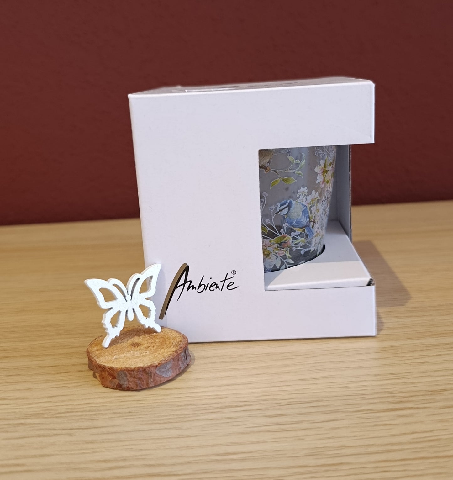 Trinkglas mit verschiedenen Vögeln