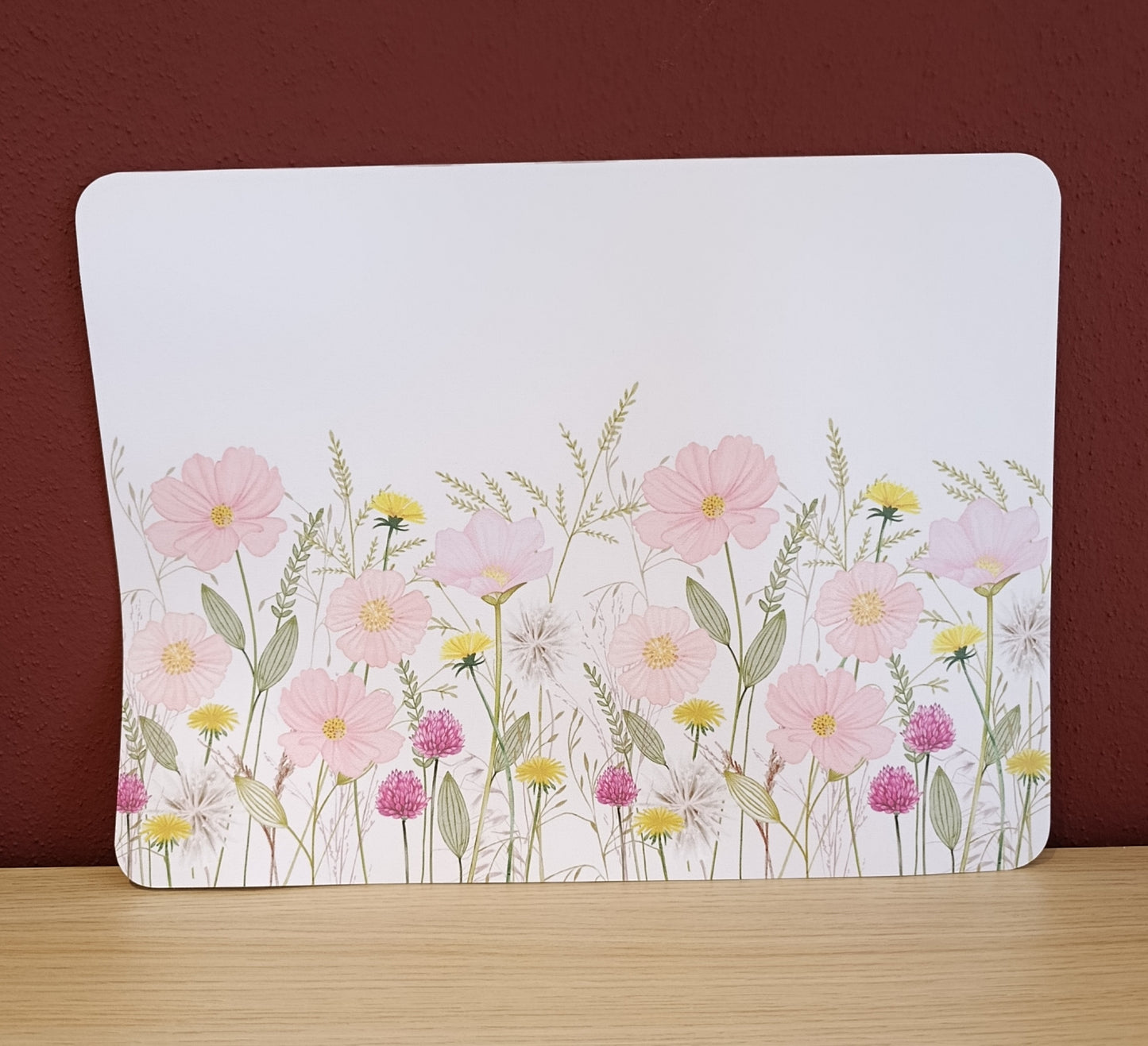 Abwischbares Platzdeckchen mit zarten Blumen & Gräsern