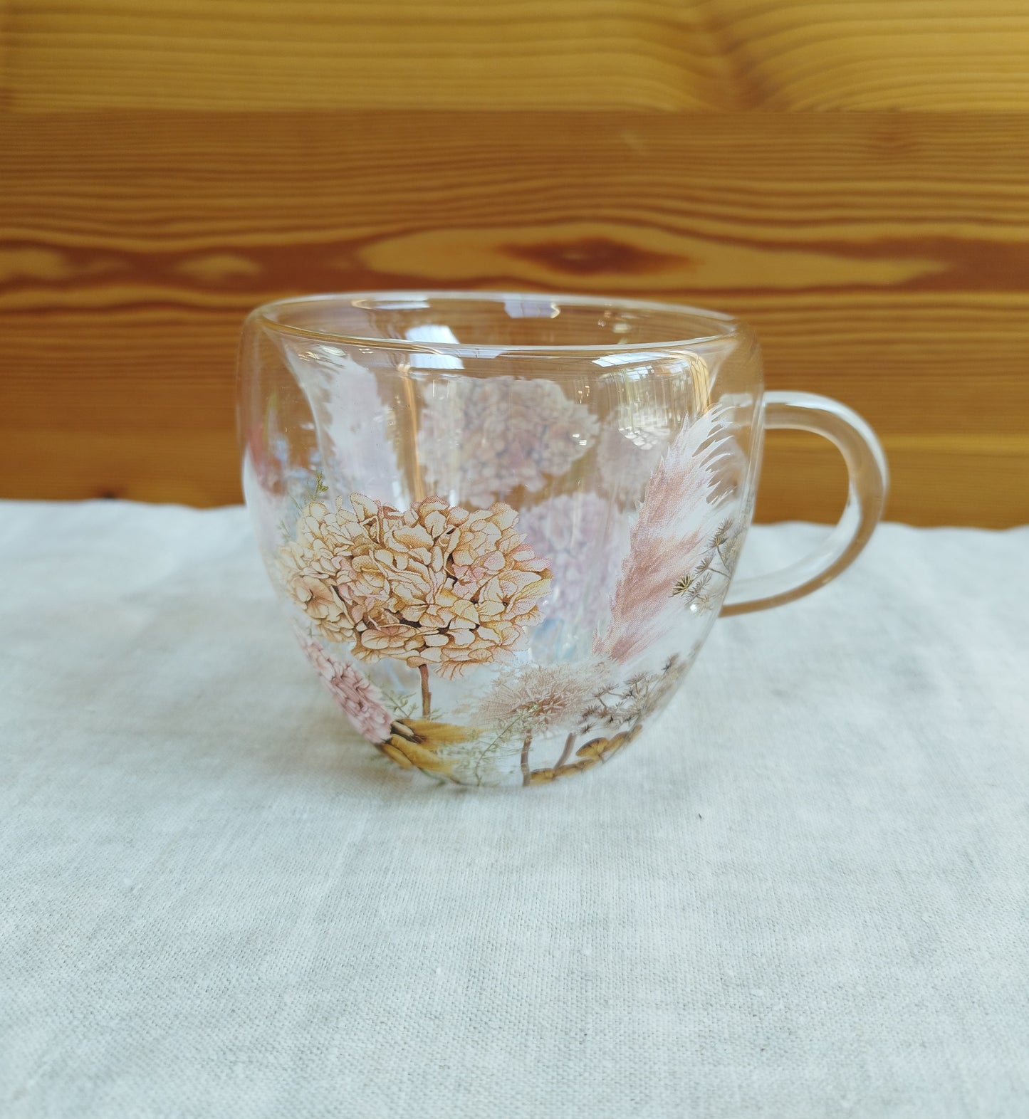 Doppelwandiges Glas mit Griff (Zartrosa- und Brauntöne)