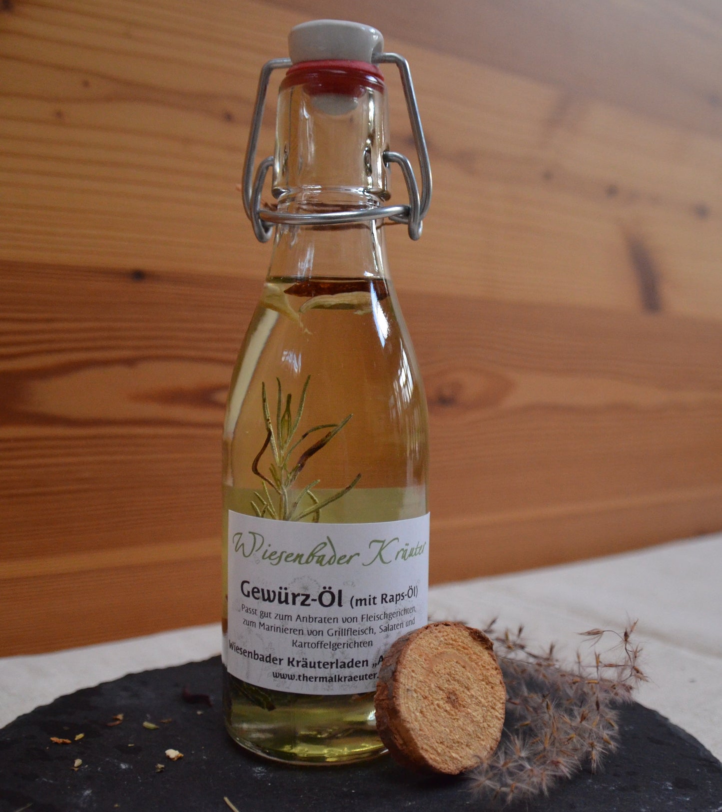 Gewürz-Öl (Aromatisiertes Speiseöl mit Kräutern und Gewürzen)