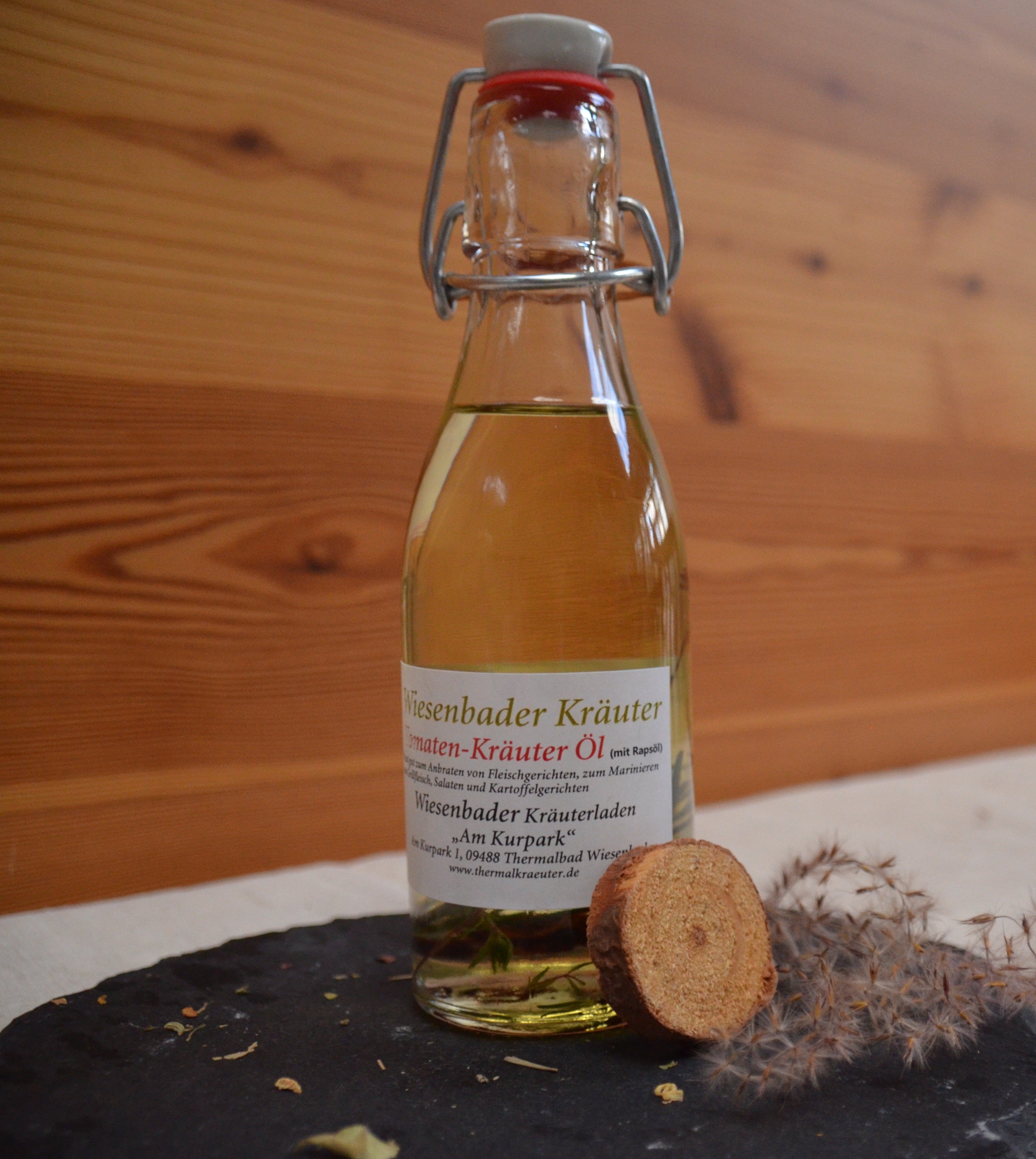 Tomaten-Kräuter-Öl (Aromatisiertes Speiseöl mit Kräutern und Gewürzen ... Tomaten-Kräuter-Öl (Aromatisiertes Speiseöl mit Kräutern und Gewürzen ...