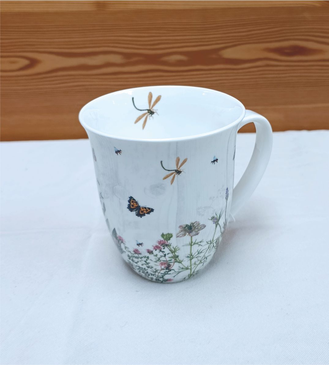 Tasse "Schmetterling und zarten Gräsern"