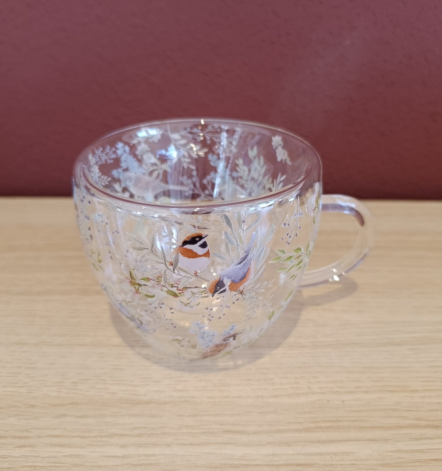 Doppelwandiges Glas mit Griff (Vögel mit zarten Blumen in hellblau)