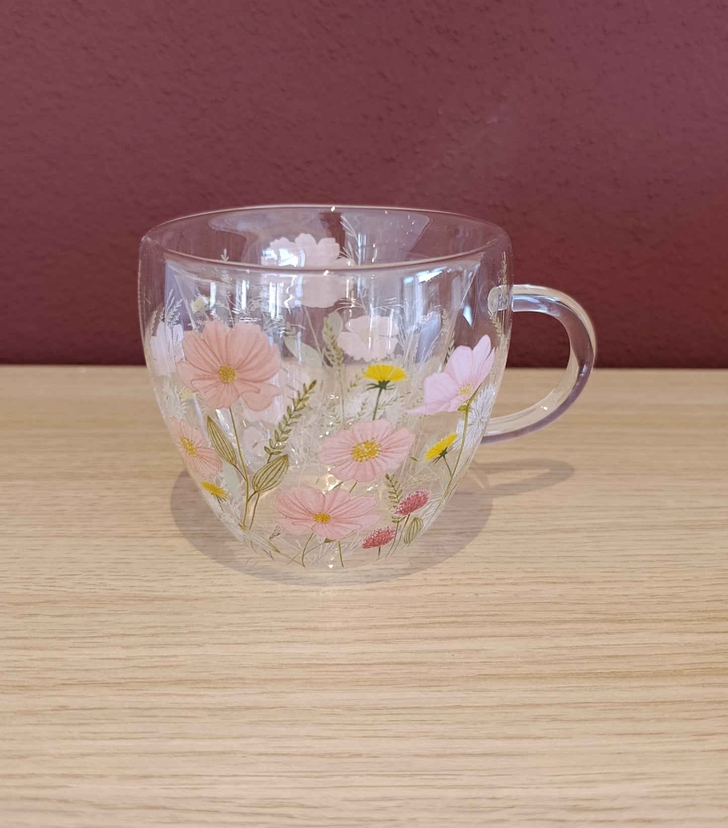 Doppelwandiges Glas mit Griff (pastellfarbene Kosmeen)