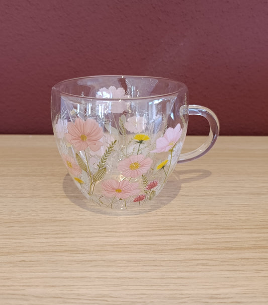 Doppelwandiges Glas mit Griff (pastellfarbene Kosmeen)