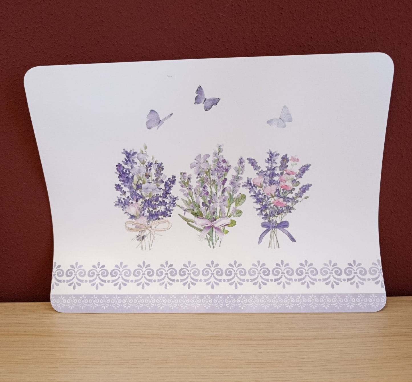 Abwischbares Platzdeckchen mit Lavendel & Schmetterlingen