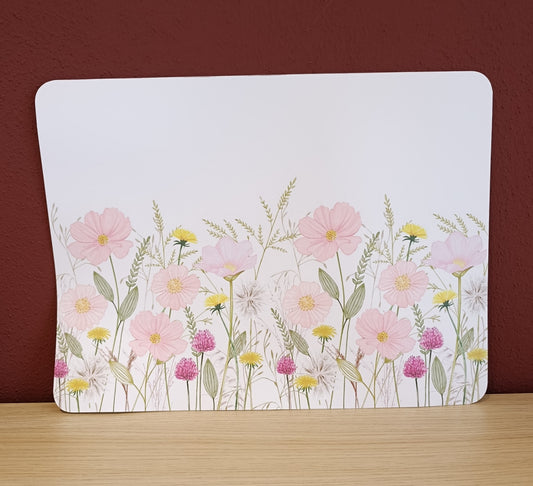 Abwischbares Platzdeckchen mit zarten Blumen & Gräsern